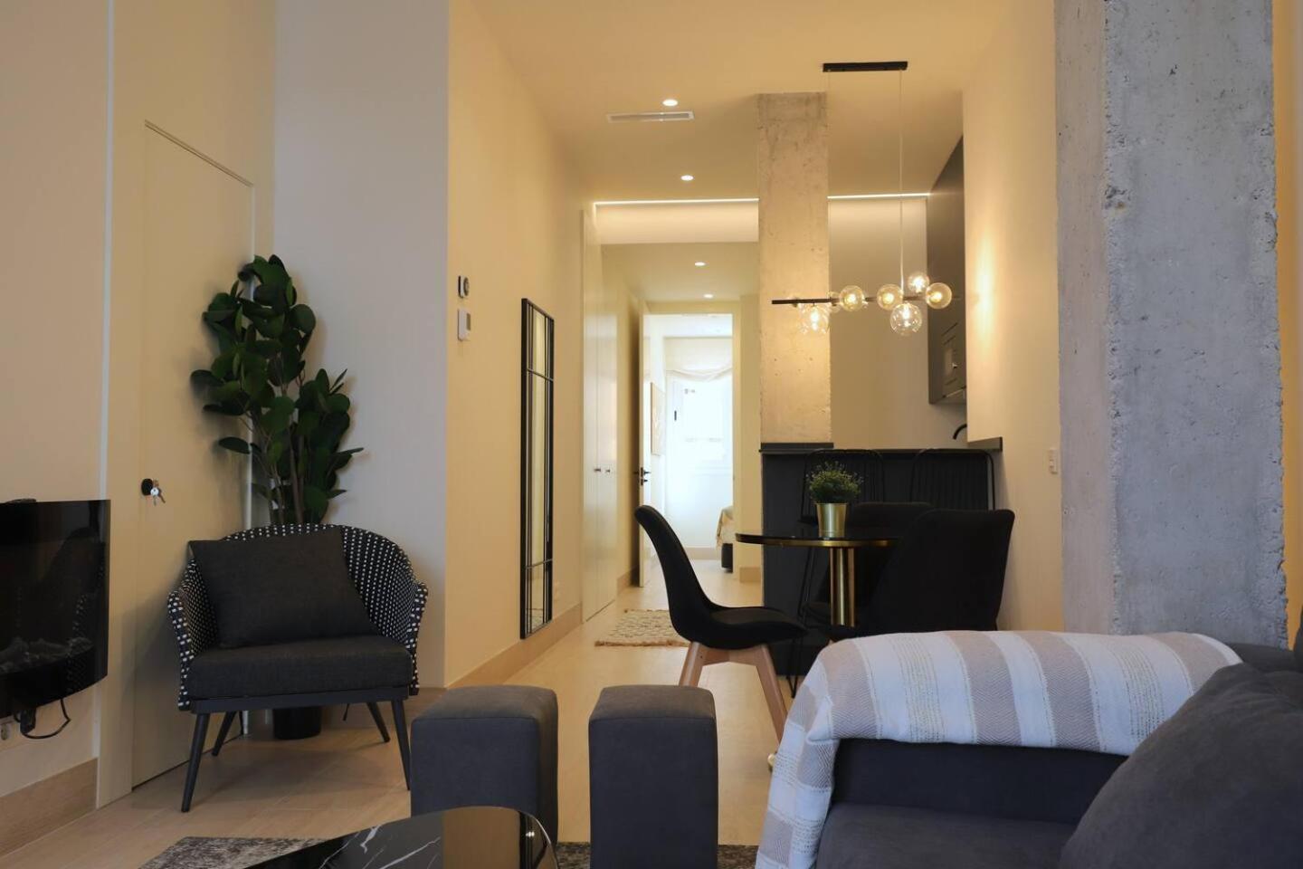Apartamentos Orilla Del Bernabeu Madrid Exterior photo