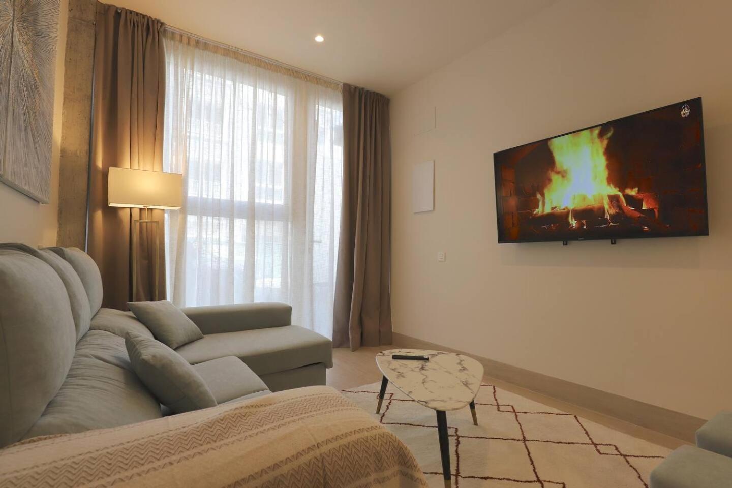 Apartamentos Orilla Del Bernabeu Madrid Exterior photo