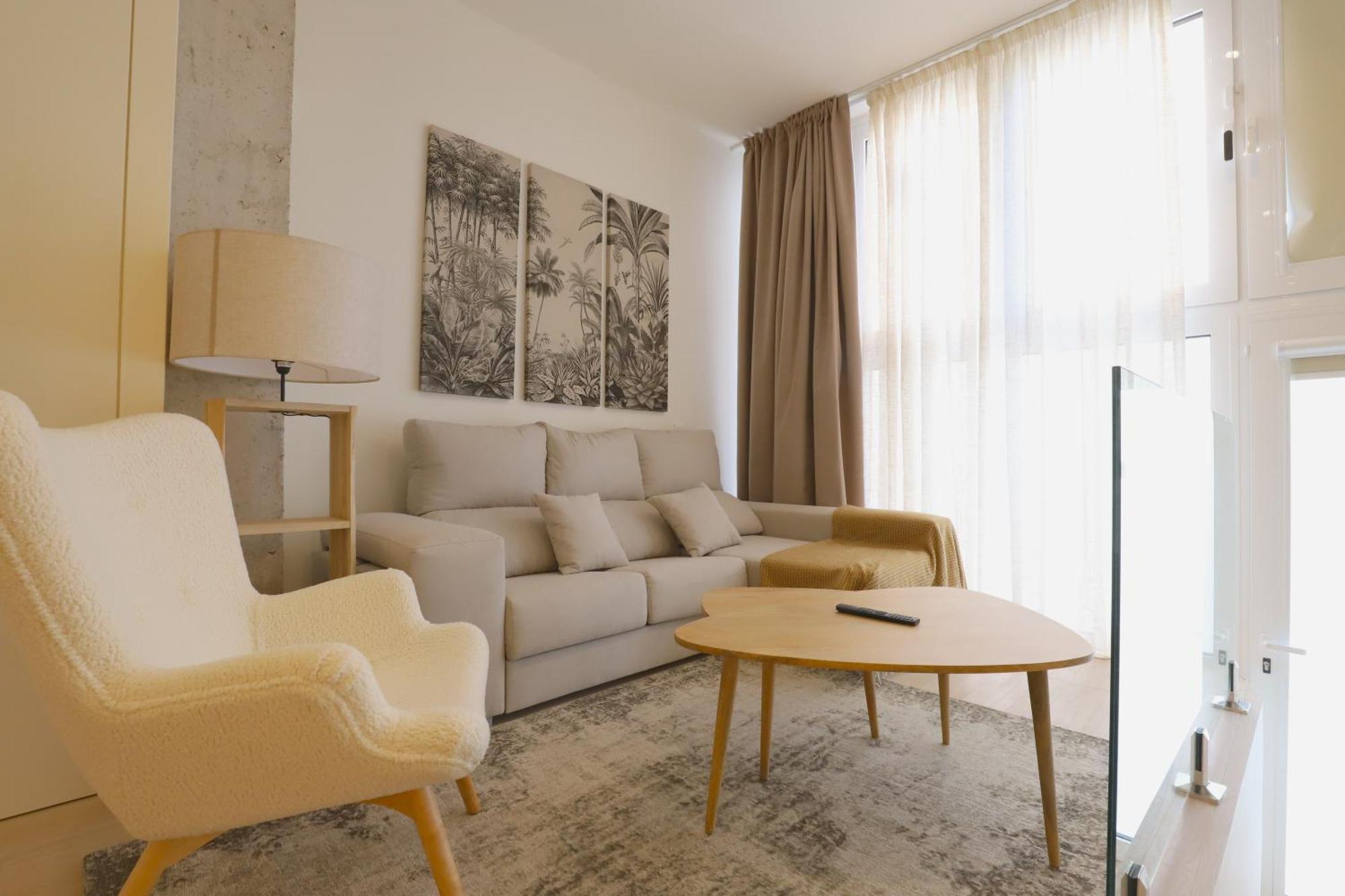 Apartamentos Orilla Del Bernabeu Madrid Exterior photo